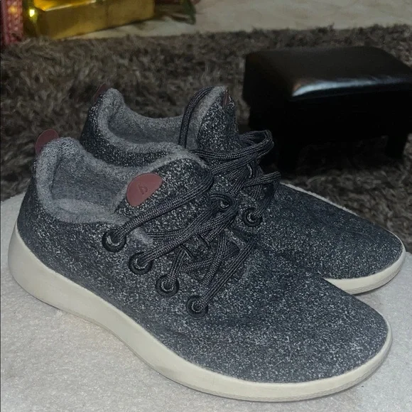 Allbirds Women's Merino Wool Charcoal and Cream Athletic Shoes - Picture 9 of 9